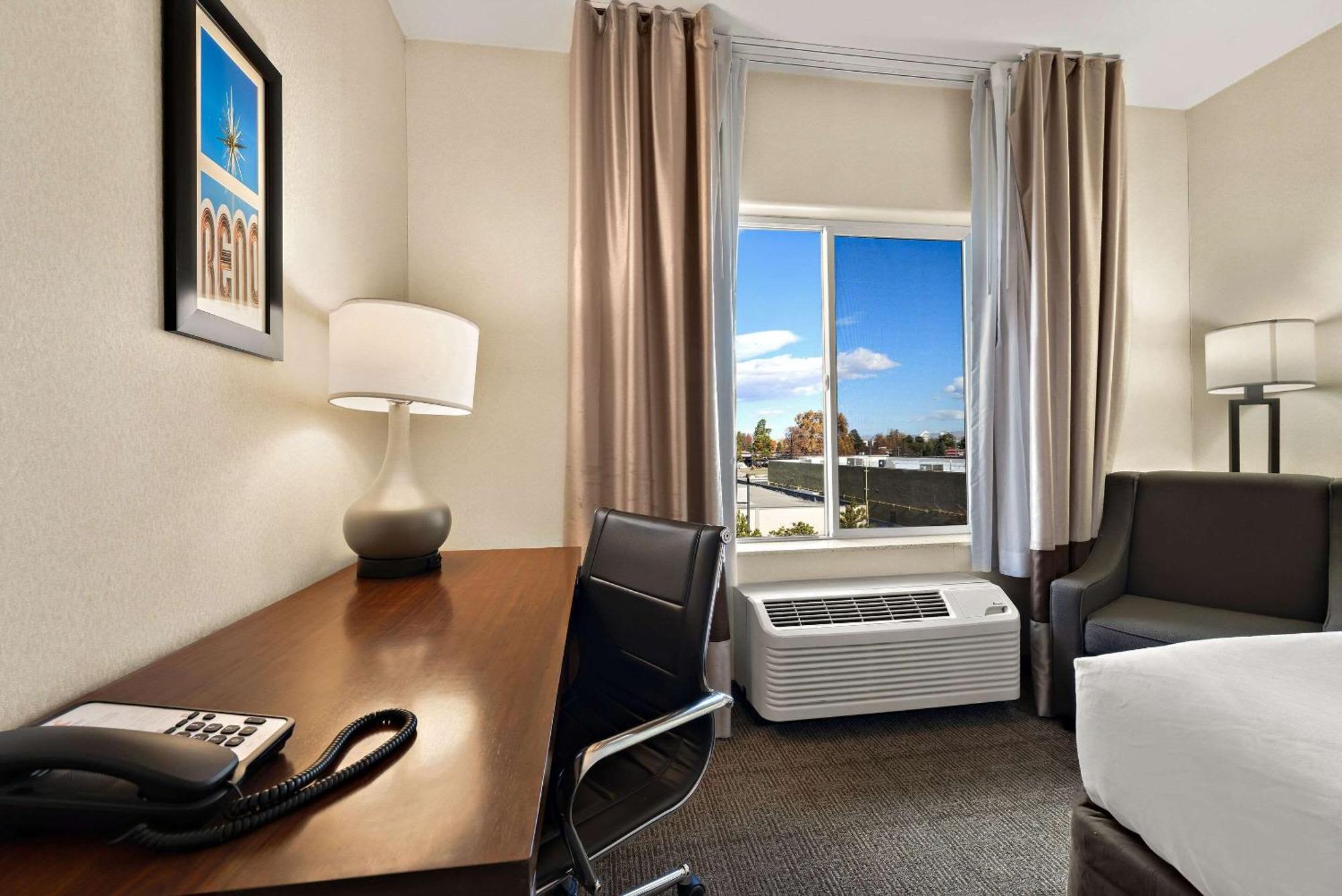 Comfort Inn & Suites Airport Convention Center Reno Exteriér fotografie