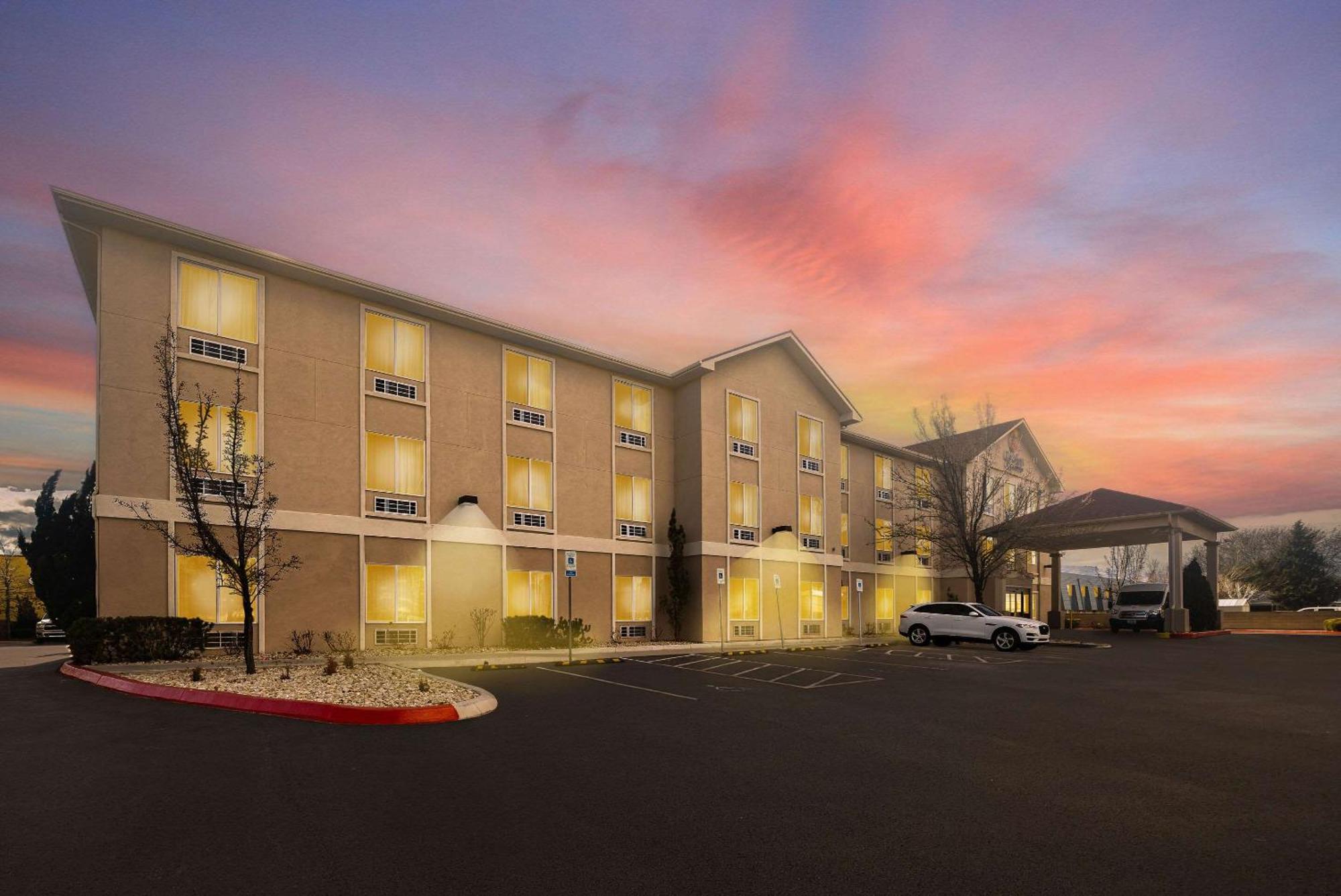 Comfort Inn & Suites Airport Convention Center Reno Exteriér fotografie